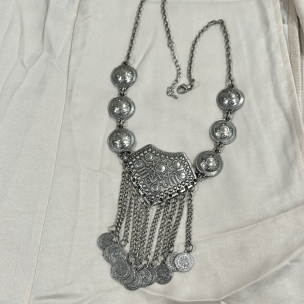 Elegant Silver Necklace with Crystal Accents